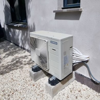 CONSTRUCTION MAISON GROUPE EXTERIEUR JUNAS NIMES GARD PLOMBIER CHAUFFAGISTE CLIMATISATION HITACHI BGPC