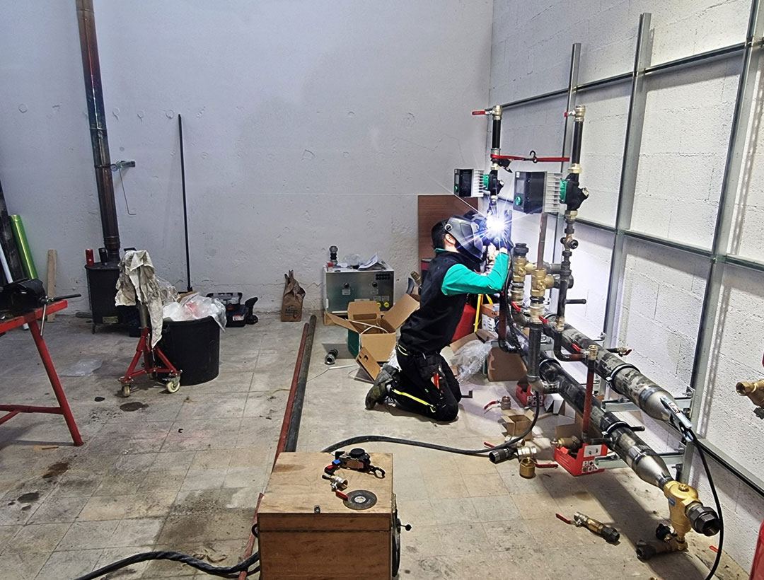 Réalisation dans notre atelier - Préfabrication de chaufferie - BG PLOMBERIE ET CHAUFFAGE NIMES GARD Réalisation dans notre atelier - Préfabrication de chaufferie - BG PLOMBERIE ET CHAUFFAGE NIMES GARD